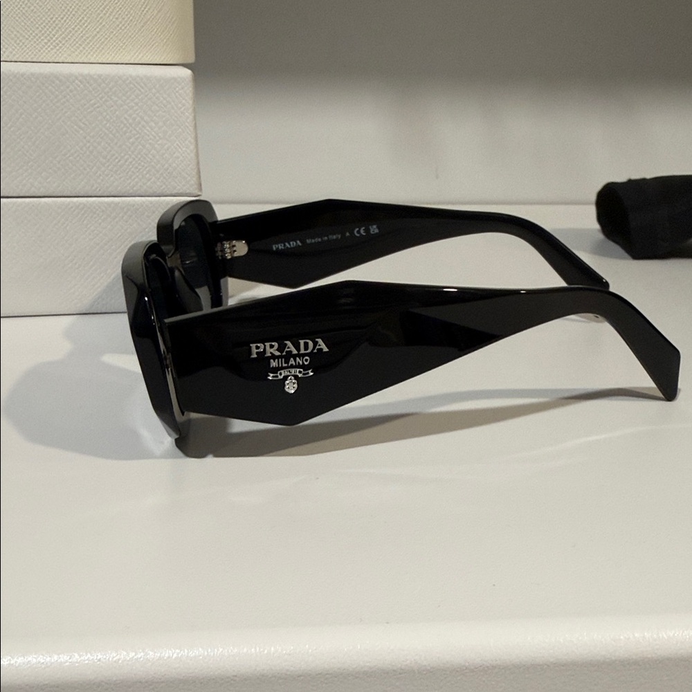 Prada sunglasses NWT - Picture 3 of 6